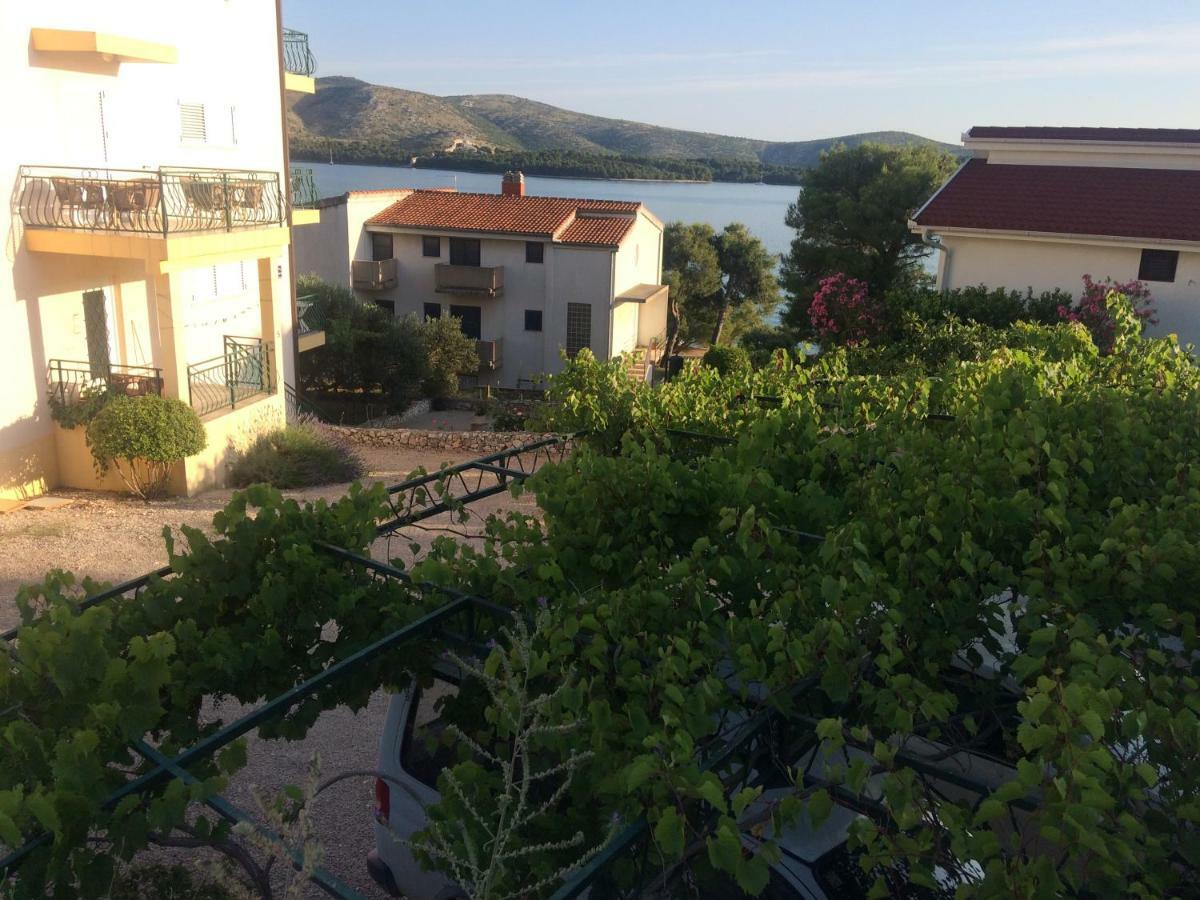 Apartments Maslina Zaboric Exterior photo